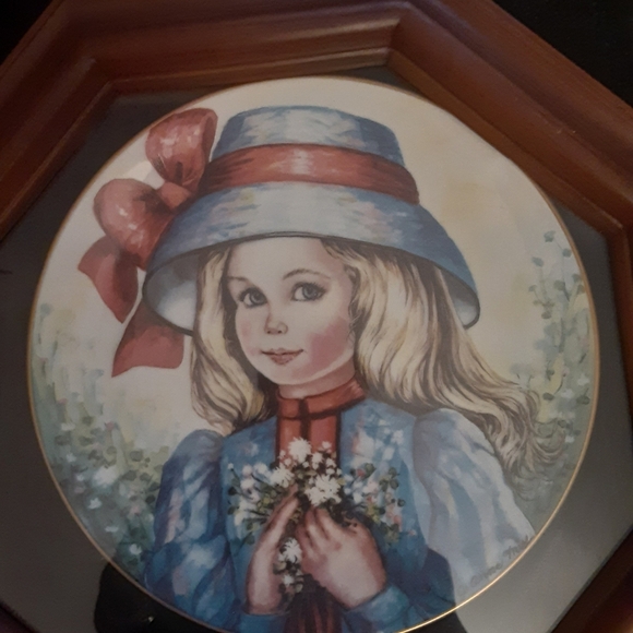 Decorative Collector Plates - Picture 2 of 6